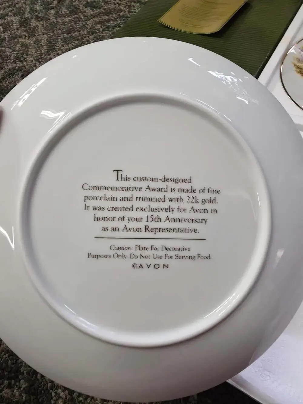 Avon Anniversary Porcelain Plate Set Gold Trim 1995 - ,